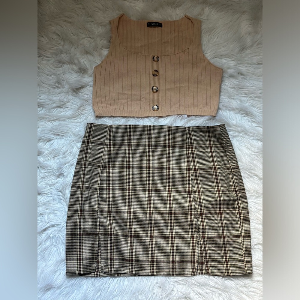 Mini Skirt - Picture 2 of 2